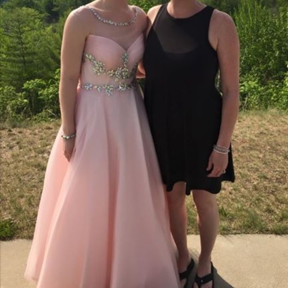 Prom dress - Picture 1 of 2